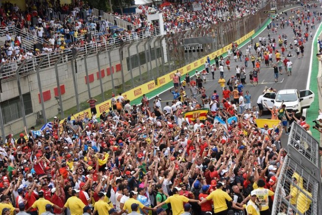 Torcedores invadem a pista do GP do Brasil 15 de novembro de 2015